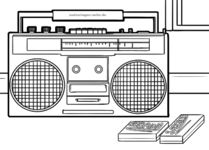 Eine schwarz-weiße Ausmalbild-Zeichnung einer Retro-Boombox steht auf einer Fläche neben zwei Kassetten mit der Aufschrift „Sabrina“. Im Hintergrund sind ein Teil eines Fensters und eine Webadresse oberhalb des Radios zu sehen.