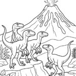 Malvorlage Dinosaurier vor Vulkan - Vulkanausbruch Vier Dinosaurier stehen auf Felsen und im Gras vor einem Vulkanausbruch, aus dem Rauch und Lava dramatisch hervorbrechen. Einige Blattpflanzen verleihen dem Vordergrund zusätzliche Details. Die Szene ist im Stil eines Malbuchs „Malvorlage Dinosaurier vor Vulkan“ illustriert.